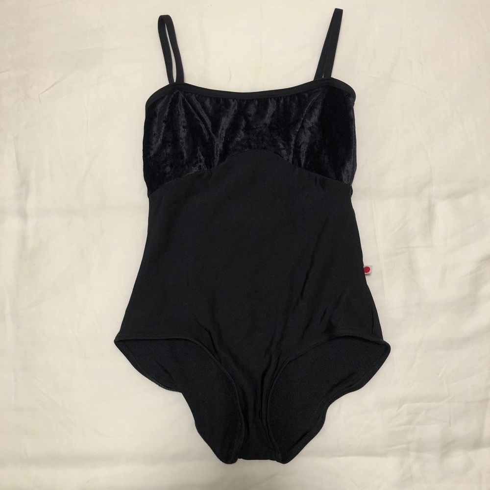 Black Denise Style Yumiko w/ Velvet Bust